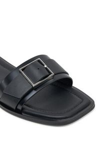 Calvin Klein Klapki Flat Slide W/Buckle - Lth HW0HW02490 Czarny. Kolor: czarny. Materiał: skóra