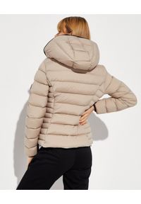 MONCLER - Beżowa kurtka Herbe. Kolor: beżowy. Materiał: puch, nylon, poliester. Wzór: nadruk #2