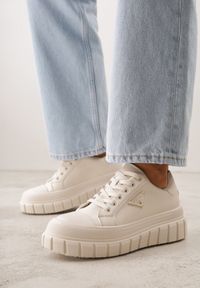 Renee - Beżowe Sneakersy VICES na Tłoczonej Podeszwie w Stylu Chunky Myninis. Okazja: na co dzień. Kolor: beżowy. Materiał: skóra, koronka. Obcas: na platformie #3