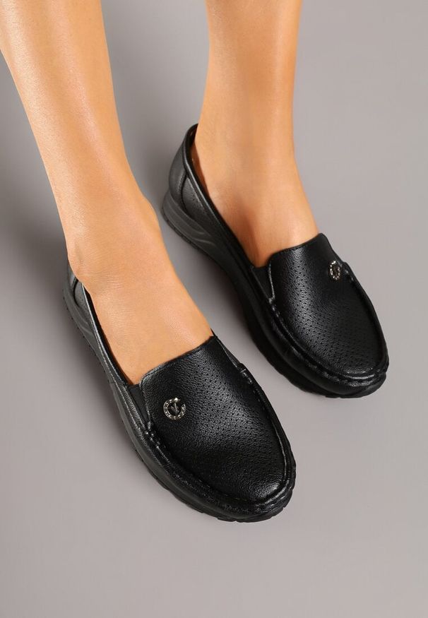 Born2be - Czarne Mokasyny w Casualowym Stylu z Perforacją i Skórzaną Wkładką Elaninora. Okazja: na co dzień. Kolor: czarny. Materiał: skóra. Styl: elegancki, casual