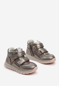 Born2be - Złote Botki Clibee w Stylu Sneakersów ze Skórzaną Wkładką Ozdobione Przeszyciami Romisya. Okazja: na uczelnię, na co dzień. Zapięcie: rzepy. Kolor: złoty. Materiał: skóra. Wzór: aplikacja. Styl: casual, elegancki #3