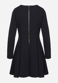 Born2be - Granatowa Elegancka Sukienka o Rozkloszowanym Kroju Temitonia. Kolor: niebieski. Długość rękawa: długi rękaw. Styl: elegancki #7