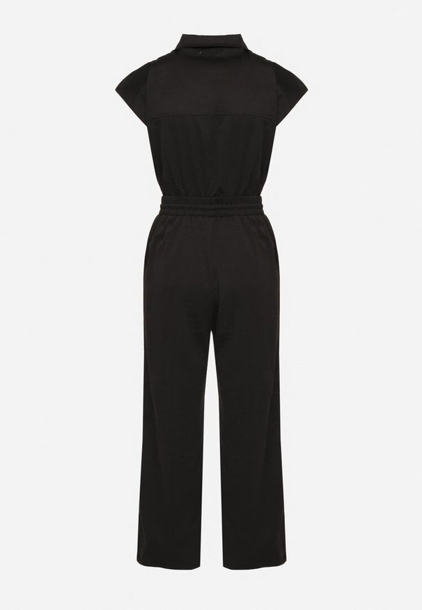 Born2be - Czarny Kombinezon na Krótki Rękaw z Kołnierzykiem i Zapięciem na Suwak Kareldi. Okazja: na co dzień. Kolor: czarny. Długość rękawa: krótki rękaw. Długość: krótkie. Styl: casual, elegancki, klasyczny