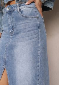 Renee - Niebieska Jeansowa Spódnica o Długości Midi z Rozcięciem Senaltte. Kolor: niebieski. Materiał: jeans #3
