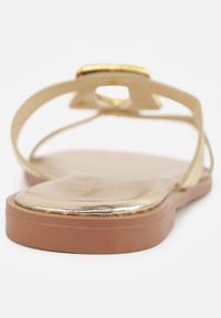 Born2be - Złote Klapki VICES z Dwoma Paskami i Aplikacją o Nieregularnym Kształcie Taliria. Okazja: na co dzień, na spacer. Kolor: złoty. Materiał: prążkowany. Wzór: aplikacja. Sezon: lato. Styl: casual, klasyczny #9