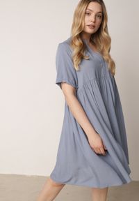 Born2be - Niebieska Rozkloszowana Sukienka w Koszulowym Stylu z Bawełny Normae. Okazja: do pracy, na co dzień. Kolor: niebieski. Materiał: bawełna. Typ sukienki: koszulowe. Styl: klasyczny, casual #8