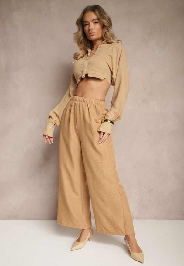 Renee - Ciemnobeżowe Spodnie Typu Palazzo High Waist o Szerokim Kroju Arathira. Okazja: na co dzień, na imprezę. Stan: podwyższony. Kolor: beżowy. Materiał: jedwab. Długość: długie. Styl: elegancki, casual