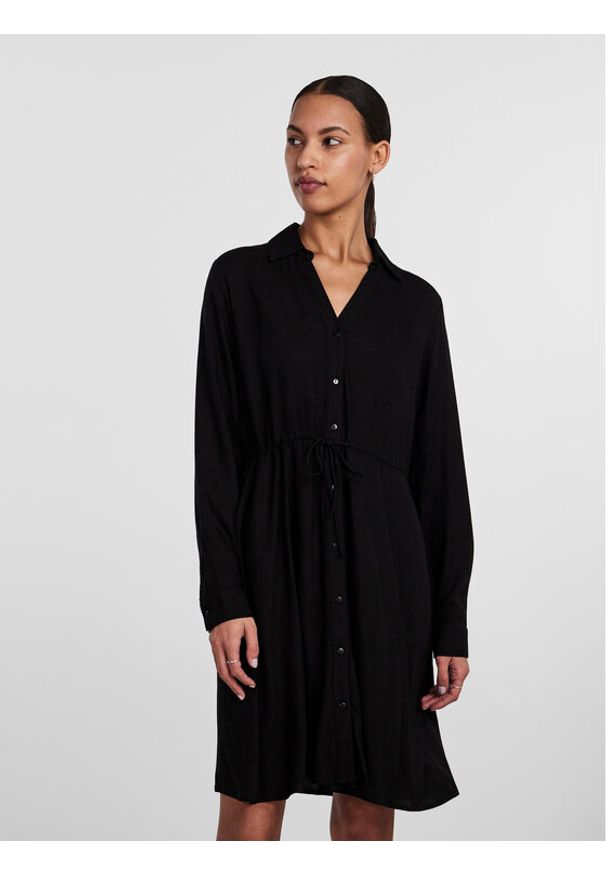 Pieces Sukienka koszulowa 17140730 Czarny Regular Fit. Kolor: czarny. Materiał: wiskoza. Typ sukienki: koszulowe