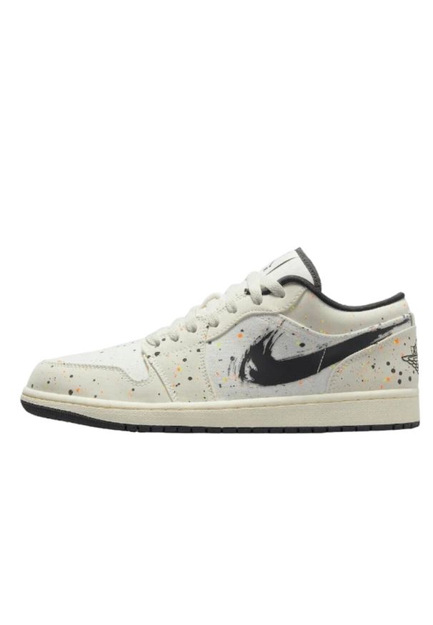 Buty do chodzenia męskie Nike Air Jordan 1 Retro Low. Zapięcie: sznurówki. Kolor: czarny. Materiał: skóra, syntetyk, materiał, guma. Szerokość cholewki: normalna. Sport: turystyka piesza
