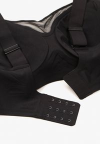 Born2be - Czarny Gładki Biustonosz z Siateczkową Wstawką i Szerokimi Ramiączkami Salandrea. Kolor: czarny. Rodzaj stanika: wyciągane miseczki. Wzór: gładki #3