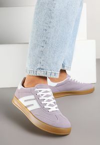 Renee - Fioletowe Sneakersy Kultowe Tenisówki Zdobione Przeszyciami Eveltewia. Okazja: na co dzień. Kolor: fioletowy. Materiał: jeans. Wzór: aplikacja. Obcas: na płaskiej podeszwie