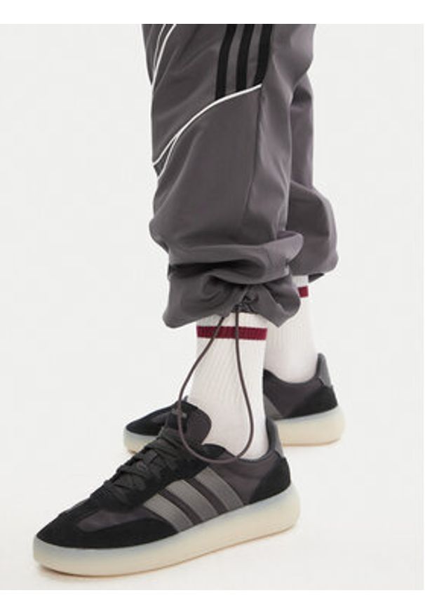 Adidas - adidas Spodnie dresowe Teamgeist adicolor JW5870 Szary Loose Fit. Kolor: szary. Materiał: syntetyk