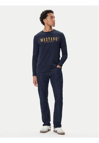 Mustang Longsleeve Asheville 1016873 Granatowy Regular Fit. Kolor: niebieski. Materiał: bawełna. Długość rękawa: długi rękaw