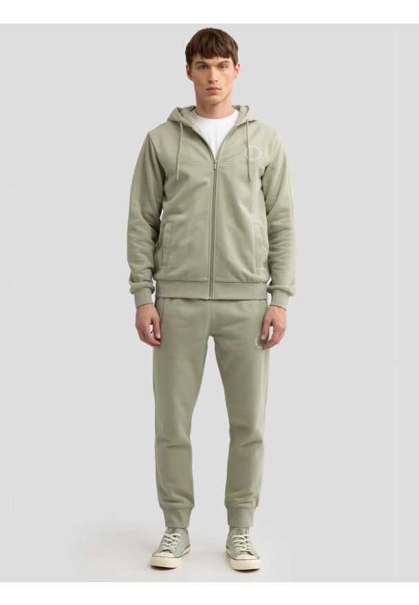 Big-Star - Bluza męska z kapturem pistacjowa Ajron 300/ Kersyn 300. Okazja: na co dzień. Typ kołnierza: kaptur. Kolor: zielony. Materiał: materiał, dzianina. Wzór: haft. Styl: wakacyjny, casual