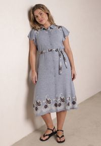 Born2be - Niebieska Rozkloszowana Sukienka Koszulowa z Wiskozy z Haftem i Wiązanym Paskiem Adellis. Okazja: na co dzień. Kolekcja: plus size. Kolor: niebieski. Materiał: wiskoza. Wzór: haft. Sezon: lato. Typ sukienki: koszulowe. Styl: casual, boho #6