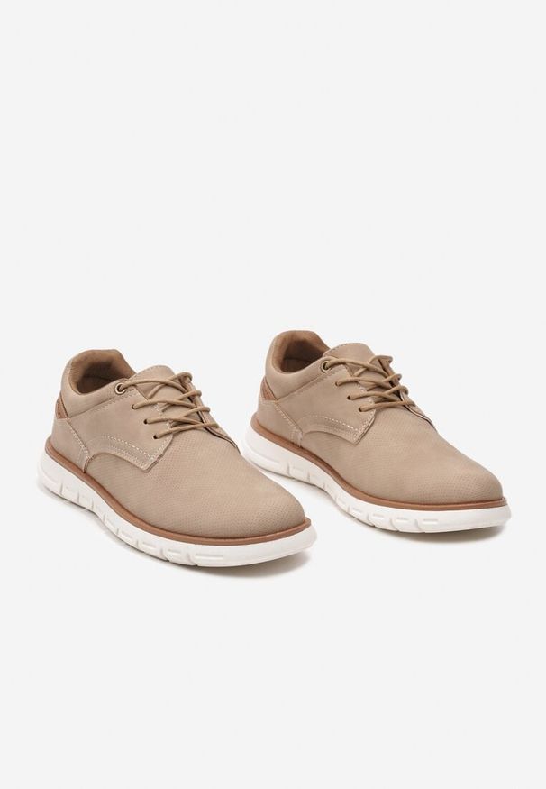 Born2be - Ciemnobeżowe Buty Sportowe w Stylu Casual Wiązane na Cienkie Rzemyki Waneli. Okazja: na co dzień. Kolor: beżowy. Obcas: na obcasie. Wysokość obcasa: niski