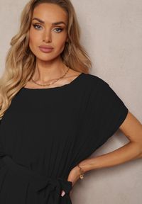 Renee - Czarna Casualowa Plisowana Sukienka Wiązana w Talii Paskiem Biozetta. Okazja: na co dzień. Kolor: czarny. Materiał: jeans, tkanina. Typ sukienki: proste, sportowe. Styl: casual #3