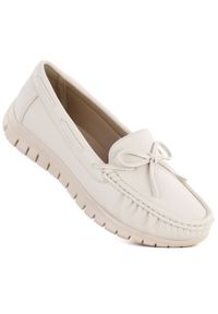 Półbuty damskie mokasyny kremowe Sergio Leone MK093. Kolor: kremowy. Materiał: skóra ekologiczna. Szerokość cholewki: normalna #1
