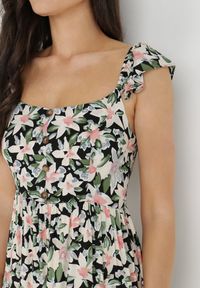 Born2be - Biało-Czarna Sukienka Agathice. Typ kołnierza: dekolt kwadratowy. Kolor: biały. Materiał: tkanina, wiskoza. Długość rękawa: na ramiączkach. Wzór: kwiaty. Styl: klasyczny. Długość: maxi #4