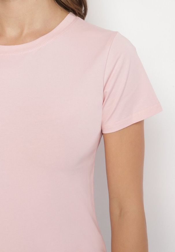 Born2be - Różowy Klasyczny T-shirt z Bawełny Lorali. Okazja: na spacer. Kolor: różowy. Materiał: bawełna. Wzór: gładki. Styl: klasyczny