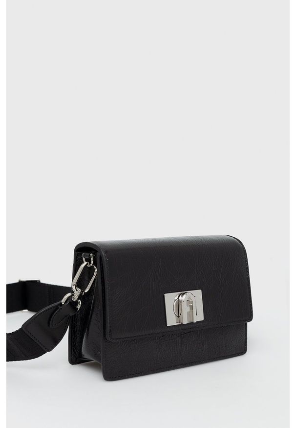 Furla torebka skórzana kolor czarny. Kolor: czarny. Materiał: skórzane. Rodzaj torebki: na ramię