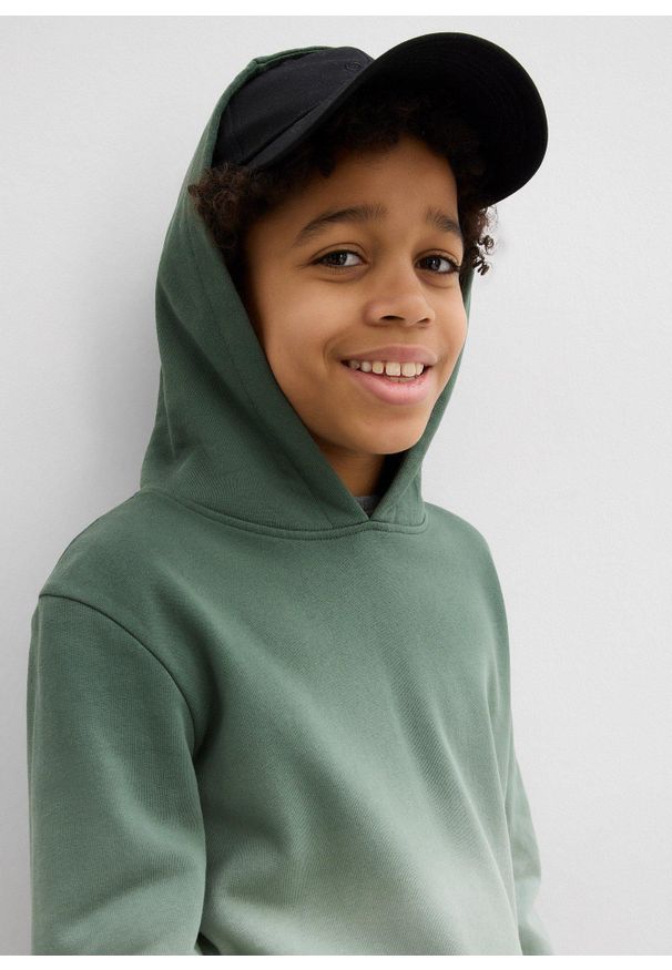 bonprix - Bluza z kapturem, w cieniowanym kolorze. Typ kołnierza: kaptur. Kolor: zielony