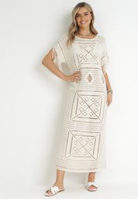 Born2be - Beżowa Pudełkowa Sukienka Maxi z Szydełkowej Tkaniny z Frędzelkami Sasori. Okazja: na co dzień. Kolor: beżowy. Materiał: tkanina. Długość rękawa: krótki rękaw. Styl: casual. Długość: maxi #3
