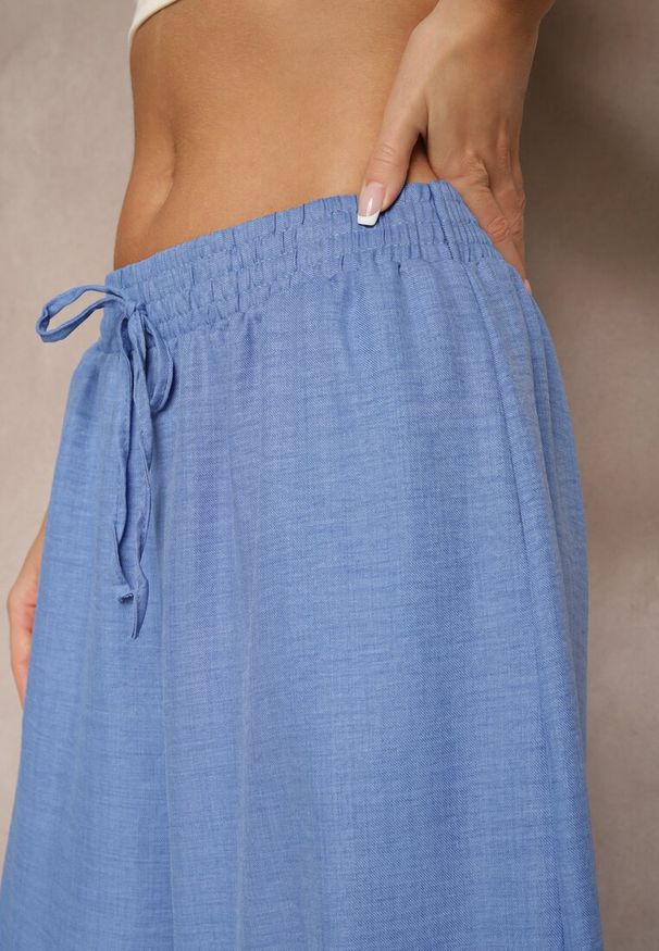 Renee - Niebieskie Szerokie Spodnie High Waist Ozdobione Wiązaniem Telonia. Okazja: na co dzień. Stan: podwyższony. Kolor: niebieski. Wzór: aplikacja. Styl: casual, elegancki