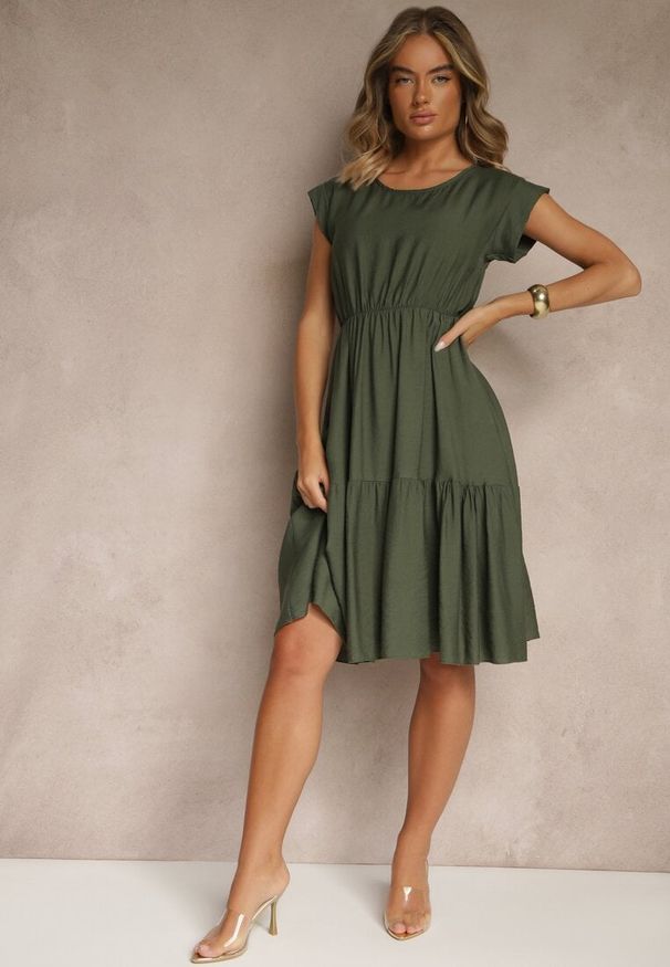 Renee - Ciemnozielona Rozkloszowana Sukienka z Wiskozy Linurea. Okazja: na co dzień. Kolor: zielony. Materiał: wiskoza. Styl: klasyczny, elegancki, casual