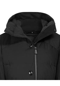 MONCLER - Czarna kurtka pikowana Guyane. Kolor: czarny. Materiał: materiał. Wzór: aplikacja. Styl: elegancki