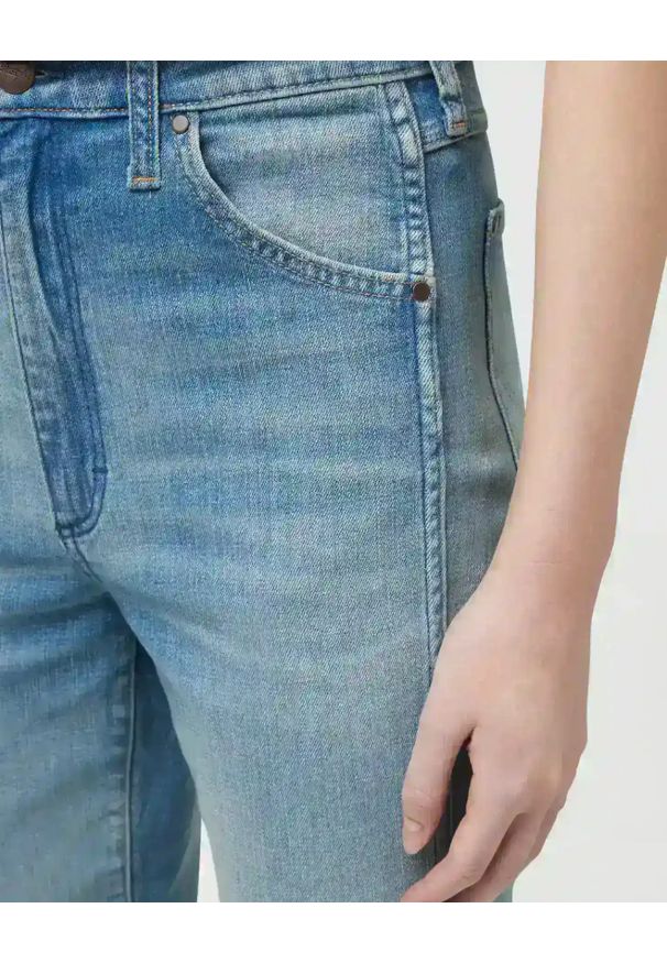 Wrangler - DAMSKIE SPODNIE WRANGLER WALKER FILTHY BLUES 112351033