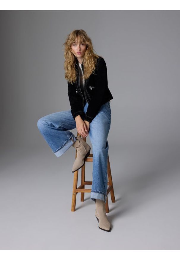 Reserved - Zamszowe botki - beżowy. Kolor: beżowy. Materiał: zamsz