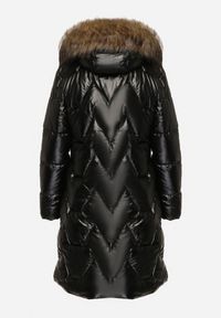 Born2be - Czarno-Brązowa Zimowa Kurtka Pikowana o Długim Kroju z Kapturem z Odpinanym Futrem Lilareen. Okazja: na co dzień. Typ kołnierza: kaptur. Kolor: czarny. Materiał: futro. Długość: długie. Sezon: zima. Styl: casual, elegancki #3