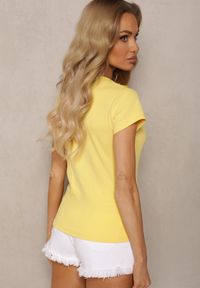 Renee - Żółty T-shirt z Bawełny z Krótkim Rękawem i Ozdobną Koronką przy Dekolcie Comelina. Okazja: do pracy, na co dzień. Kolor: żółty. Materiał: bawełna, koronka. Długość rękawa: krótki rękaw. Długość: krótkie. Wzór: koronka. Styl: casual, klasyczny #2