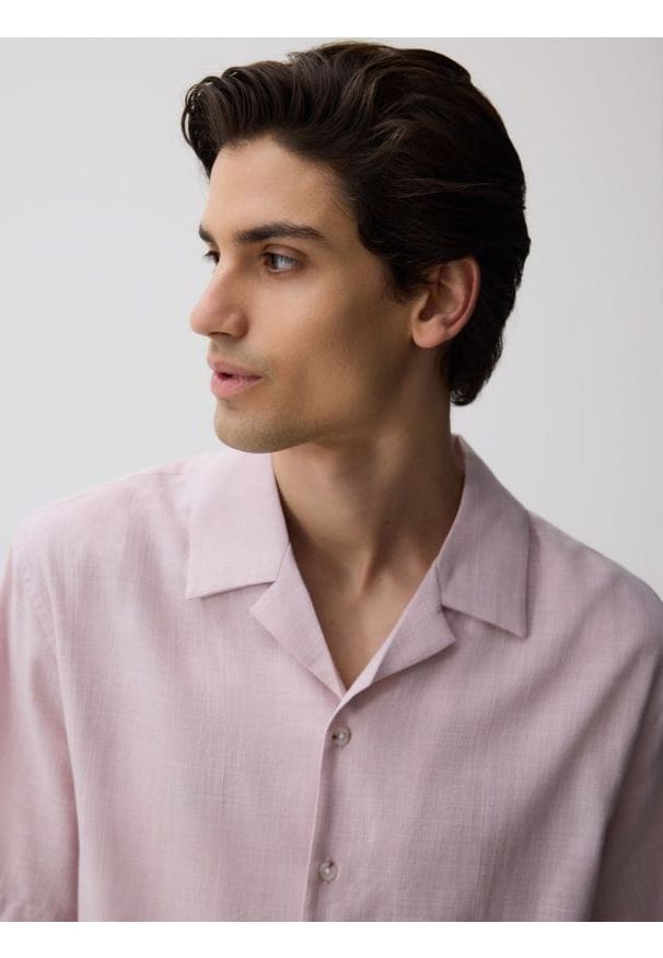 Reserved - Koszula comfort fit - pastelowy róż. Kolor: różowy. Materiał: bawełna, tkanina