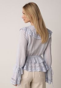 Born2be - Niebieska Wiskozowa Bluzka w Rustykalnym Stylu z Koronką Falbanami i Wiązaniami Elleflona. Okazja: na co dzień. Kolor: niebieski. Materiał: wiskoza, koronka. Wzór: koronka. Styl: casual #8