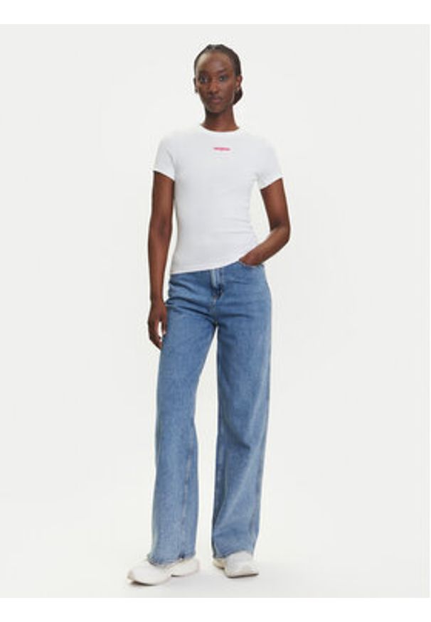 Tommy Jeans T-Shirt Script Label DW0DW21402 Biały Slim Fit. Kolor: biały. Materiał: bawełna