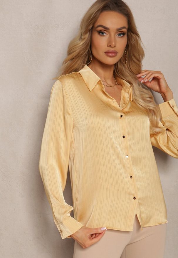 Renee - Beżowa Klasyczna Koszula z Guzikami Pianelle. Kolor: beżowy. Materiał: jeans. Długość rękawa: długi rękaw. Długość: długie. Styl: klasyczny