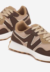 Born2be - Brązowe Sneakersy na Płaskiej Podeszwie z Geometryczną Wstawką Helidi. Nosek buta: okrągły. Zapięcie: sznurówki. Kolor: brązowy. Wzór: geometria. Obcas: na płaskiej podeszwie. Wysokość obcasa: niski #4