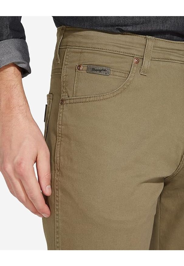Wrangler - WRANGLER ARIZONA STRETCH ARMY MĘSKIE SPODNIE MATERIAŁOWE GREY WASH W12OP880L. Materiał: materiał