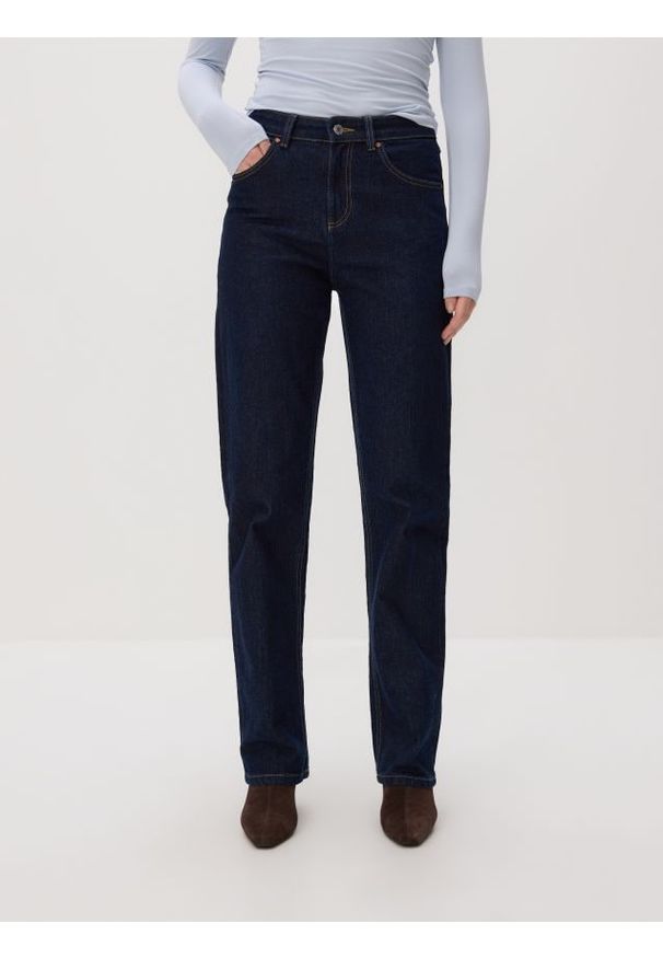 Reserved - Jeansy straight leg - granatowy. Kolor: niebieski