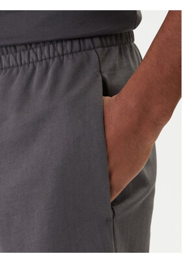 EA7 Emporio Armani Szorty sportowe 7M001315 AF13512 Szary Regular Fit. Kolor: szary. Materiał: bawełna. Styl: sportowy