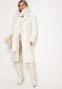Born2be - Biały Płaszcz z Pikowanym Futerkiem i Wsuwanymi Kieszeniami Vertika. Okazja: na co dzień. Kolor: biały. Materiał: futro. Długość rękawa: długi rękaw. Długość: długie. Styl: wizytowy, casual #6