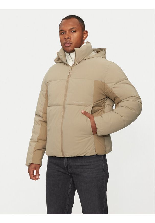 Jack & Jones - Jack&Jones Kurtka zimowa Vesterbro 12267055 Beżowy Regular Fit. Kolor: beżowy. Materiał: syntetyk. Sezon: zima