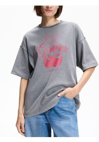 Reserved - T-shirt z nadrukiem - jasnoszary. Kolor: szary. Materiał: bawełna, dzianina. Wzór: nadruk