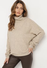 Born2be - Beżowy Golf z Wełną i Wiskozą o Prostym Kroju Elrinnis. Okazja: na co dzień. Typ kołnierza: golf. Kolor: beżowy. Materiał: wiskoza, wełna. Długość rękawa: długi rękaw. Długość: długie. Styl: casual, elegancki #2