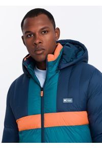 Ombre Clothing - Sportowa kolorowa kurtka męska w stylu retro – granatowo-pomarańczowa V3. Typ kołnierza: kołnierzyk stójkowy. Kolor: pomarańczowy. Materiał: guma, syntetyk, poliester, materiał. Wzór: kolorowy. Styl: retro, sportowy #8