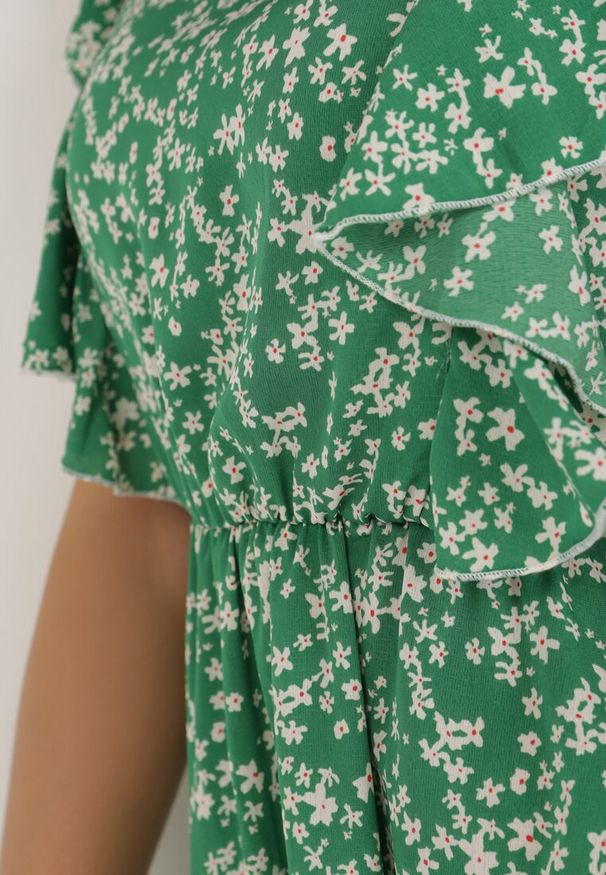 Born2be - Zielona Sukienka Neamelia. Typ kołnierza: dekolt w serek. Kolor: zielony. Materiał: wiskoza. Długość rękawa: bez rękawów. Wzór: nadruk, kwiaty. Sezon: lato. Styl: klasyczny