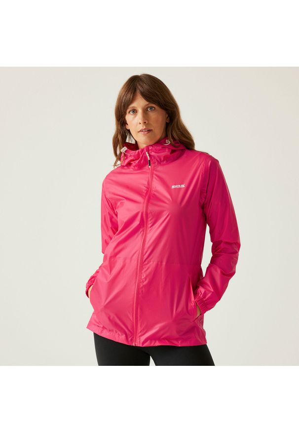 Regatta - Kurtka trekkingowa damska Pack It Jacket III kieszonkowa przeciwdeszczowa. Kolor: różowy. Materiał: softshell. Sport: turystyka piesza