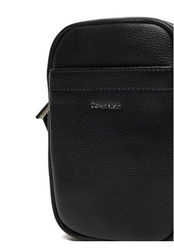 Calvin Klein Saszetka Raised Slim Reporter LV04D3278G Czarny. Kolor: czarny. Materiał: skóra